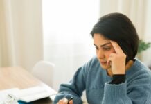 Survey: Writers Report Income Slipping Because Of AI