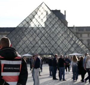 No Master Thieves Here: Louvre Bandits Were Petty Criminals, Police Say