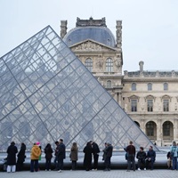 Louvre Reopens After Strike Is Suspended
