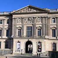 Workers At Louvre Vote Unanimously To Strike