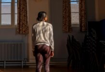 How Cultural Outsiders Overcome Their Outsiderness