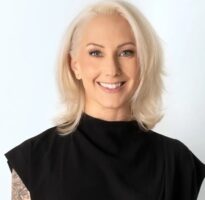 Artforum Editor Steps Down