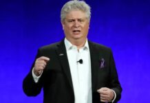 Why Movie Theatre Owners Are Fighting The Paramount/Warner Deal