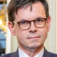 Louvre Is “Running On Fumes,” Its Director Tells French Senate