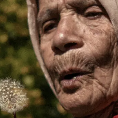 The 91-Year-Old Venezuelan Artist Says No To Weaving With Electronic Machines