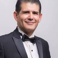 55-Year-Old Tenor Dies Onstage Mid-Performance