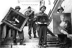 300px-MFAA_Officer_James_Rorimer_supervises_U.S._soldiers_recovering_looted_paintings_from_Neuschwanstein_Castle