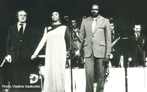 Mel, Dee Dee, Jones in Moscow